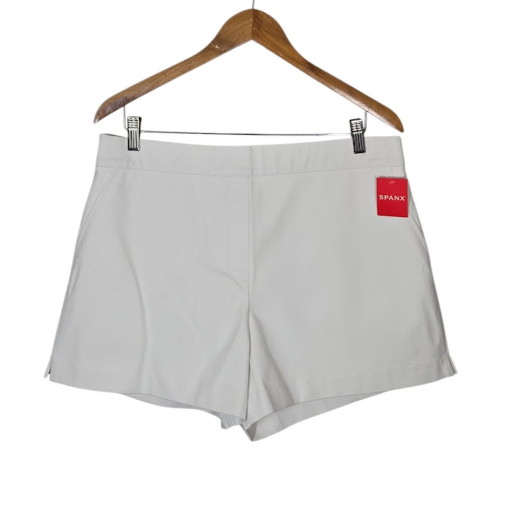 SPANX Women’s White Stretch Tailored Shorts 4'' Size XL NWT